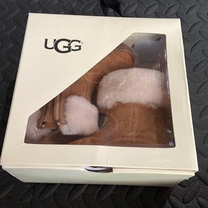 UGG Jorie II baby boots like new with box